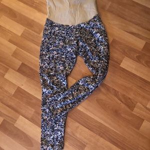 Adorable floral leggings!!(maternity).